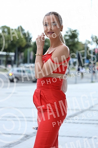 Milica Pavlovic presented 100% electric buses at the Cross restaurant in the West 65 shopping center together with Euhybrid, a new company on the Serbian market.Milica Pavlovic je u restoranu Cross u trznom centru West 65 zajednicki snagama sa novo