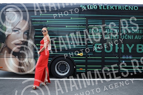 Milica Pavlovic presented 100% electric buses at the Cross restaurant in the West 65 shopping center together with Euhybrid, a new company on the Serbian market.Milica Pavlovic je u restoranu Cross u trznom centru West 65 zajednicki snagama sa novo