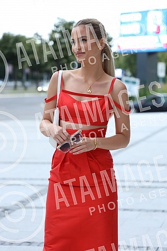 Milica Pavlovic presented 100% electric buses at the Cross restaurant in the West 65 shopping center together with Euhybrid, a new company on the Serbian market.Milica Pavlovic je u restoranu Cross u trznom centru West 65 zajednicki snagama sa novo