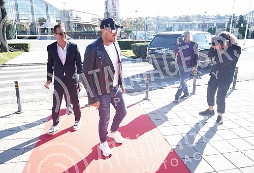 In front of Hall 5 of the Belgrade Fair, a media conference was held where the spectacular reception of 2023 with Aco Pejovic was announced.Ispred hale 5 Beogradskog sajma odrzana je konferencija za medije na kojoj je najavljen spektakularni docek 