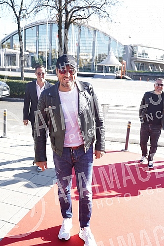 In front of Hall 5 of the Belgrade Fair, a media conference was held where the spectacular reception of 2023 with Aco Pejovic was announced.Ispred hale 5 Beogradskog sajma odrzana je konferencija za medije na kojoj je najavljen spektakularni docek 