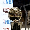Champion trophy for the NBA was exposed at the mall - Delta City. The cup is named after Larry O'Brien.Pehar namenjen sampionu NBA lige bio je izlozen u Trznom centru - Delta siti. Pehar nosi ime Lerija OBrajena.