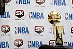 Champion trophy for the NBA was exposed at the mall - Delta City. The cup is named after Larry O'Brien.Pehar namenjen sampionu NBA lige bio je izlozen u Trznom centru - Delta siti. Pehar nosi ime Lerija OBrajena.