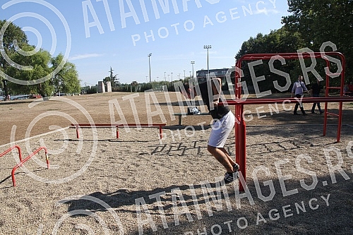 Sinisa Mali, Mayor of Belgrade, opened an outdoor gym near the river Danube.Sinisa Mali, gradonacelnik Beograda otvorio je teretanu na otvorenom na Dunavu. 