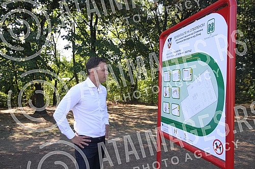 Sinisa Mali, Mayor of Belgrade, opened an outdoor gym near the river Danube.Sinisa Mali, gradonacelnik Beograda otvorio je teretanu na otvorenom na Dunavu. 
