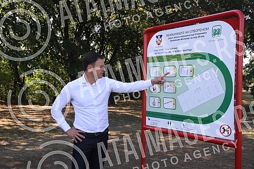 Sinisa Mali, Mayor of Belgrade, opened an outdoor gym near the river Danube.Sinisa Mali, gradonacelnik Beograda otvorio je teretanu na otvorenom na Dunavu. 