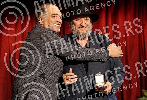 Actor Petar Bozovic was awarded the prize of the Association of dramatic artists of Serbia for his life's work in 2020 - the Dobrica ring award.Glumcu Petru Bozovicu urucena nagrada  Udruzenja dramskih umetnika Srbije za zivotno delo u 2020. godini