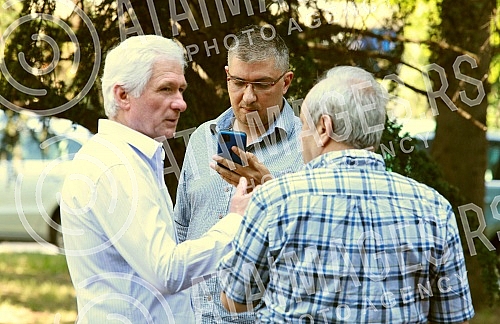 In front of the building of the Third Basic Public Prosecutor's Office, a press conference of the Oslobodjenje movement due to the summons for questioning of a former member of the UKP MUP of Serbia, Milan Dumanovic.Ispred zgrade Treceg osnovnog ja