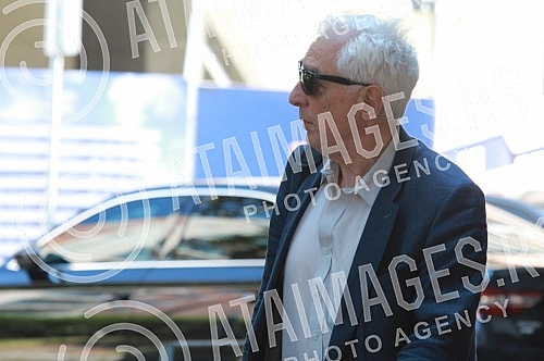 In front of the building of the Third Basic Public Prosecutor's Office, a press conference of the Oslobodjenje movement due to the summons for questioning of a former member of the UKP MUP of Serbia, Milan Dumanovic.Ispred zgrade Treceg osnovnog ja