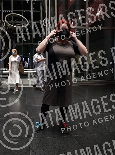 The double, 54th and 55th editions of Bitef, were officially opened tonight at the Yugoslav Drama Theater.Dvostruko, 54. i 55. izdanje Bitefa, svecano je otvoreno veceras u u Jugoslovenskom dramskom pozoristu