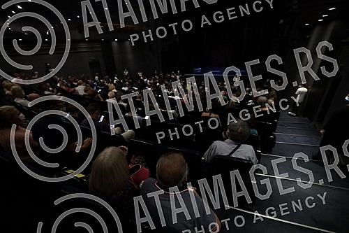 The double, 54th and 55th editions of Bitef, were officially opened tonight at the Yugoslav Drama Theater.Dvostruko, 54. i 55. izdanje Bitefa, svecano je otvoreno veceras u u Jugoslovenskom dramskom pozoristu