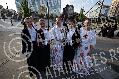 The column from Slavija Square is moving towards the monument to Stefan Nemanja on Sava Square, where the central event on the occasion of the Day of Serbian Unity, Freedom and the National Flag will be held.Kolona sa trga Slavija krece se ka spome