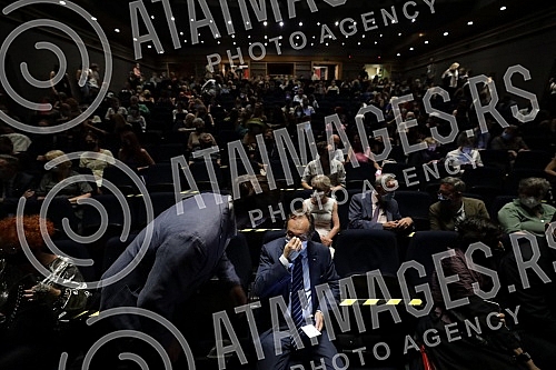 The double, 54th and 55th editions of Bitef, were officially opened tonight at the Yugoslav Drama Theater.Dvostruko, 54. i 55. izdanje Bitefa, svecano je otvoreno veceras u u Jugoslovenskom dramskom pozoristu