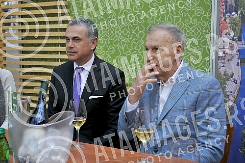 Povodom predstavljanja Omladinskog kampa fudbalskog kluba Crvena Zvezda na Sajmu turizma, prvotimci Zvezde Slavoljub Srnic, Srdjan Plavsic i Marko Petkovic druzili su se sa posetiocima sajma, zajedno sa Zvezdanom Terzicem, Dragan Dzajicem, Svetozarem