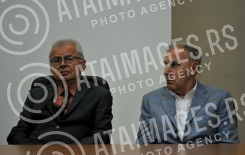 Povodom predstavljanja Omladinskog kampa fudbalskog kluba Crvena Zvezda na Sajmu turizma, prvotimci Zvezde Slavoljub Srnic, Srdjan Plavsic i Marko Petkovic druzili su se sa posetiocima sajma, zajedno sa Zvezdanom Terzicem, Dragan Dzajicem, Svetozarem