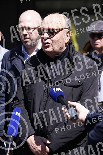 The press conference of the Let's Go People coalition on the occasion of the repeat elections for members of the Belgrade City Assembly at four polling stations was held in front of the Belgrade City Administration.Konferencija za medije koalicije 