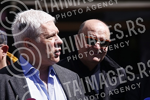 The press conference of the Let's Go People coalition on the occasion of the repeat elections for members of the Belgrade City Assembly at four polling stations was held in front of the Belgrade City Administration.Konferencija za medije koalicije 