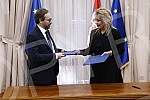 In the Serbian government, the Minister for European Integration, Jadranka Joksimovic, signed a Trust Agreement by which the EU grants Serbia almost 12 million euros to finance activities in the fight against the corona virus pandemic.U vladi Srbij