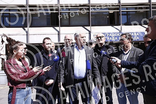 The press conference of the Let's Go People coalition on the occasion of the repeat elections for members of the Belgrade City Assembly at four polling stations was held in front of the Belgrade City Administration.Konferencija za medije koalicije 