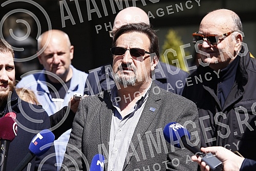 The press conference of the Let's Go People coalition on the occasion of the repeat elections for members of the Belgrade City Assembly at four polling stations was held in front of the Belgrade City Administration.Konferencija za medije koalicije 