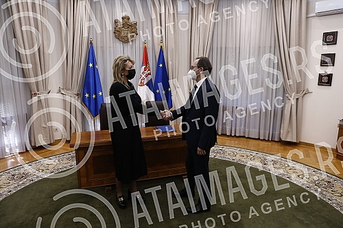 In the Serbian government, the Minister for European Integration, Jadranka Joksimovic, signed a Trust Agreement by which the EU grants Serbia almost 12 million euros to finance activities in the fight against the corona virus pandemic.U vladi Srbij