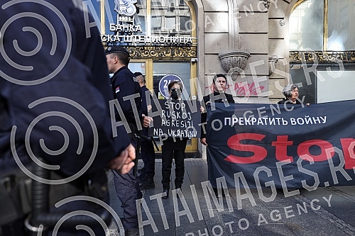 On the occasion of the war in Ukraine, Women in Black organized a stand in black and silence in Knez Mihailova Street.Povodom rata u Ukrajini, Zene u crnom su organizovale stajanje u crnini i cutanju u Knez Mihailovoj ulici.