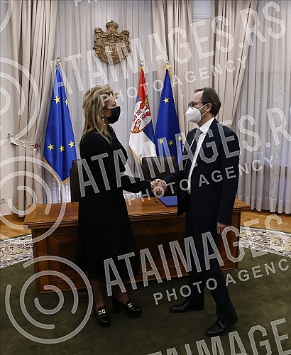 In the Serbian government, the Minister for European Integration, Jadranka Joksimovic, signed a Trust Agreement by which the EU grants Serbia almost 12 million euros to finance activities in the fight against the corona virus pandemic.U vladi Srbij