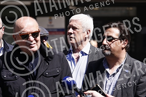 The press conference of the Let's Go People coalition on the occasion of the repeat elections for members of the Belgrade City Assembly at four polling stations was held in front of the Belgrade City Administration.Konferencija za medije koalicije 