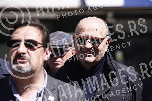 The press conference of the Let's Go People coalition on the occasion of the repeat elections for members of the Belgrade City Assembly at four polling stations was held in front of the Belgrade City Administration.Konferencija za medije koalicije 