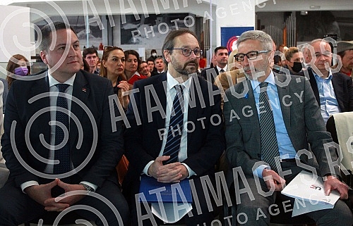 The First French-Serbian Innovation Forum, organized by the French Embassy in Serbia, the French Institute in Serbia and the Tempus Foundation, has started at the Museum of Science and Technology.U Muzeju nauke i tehnike je poceo Prvi francusko-srp
