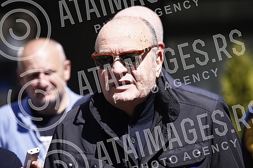 The press conference of the Let's Go People coalition on the occasion of the repeat elections for members of the Belgrade City Assembly at four polling stations was held in front of the Belgrade City Administration.Konferencija za medije koalicije 