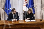 In the Serbian government, the Minister for European Integration, Jadranka Joksimovic, signed a Trust Agreement by which the EU grants Serbia almost 12 million euros to finance activities in the fight against the corona virus pandemic.U vladi Srbij