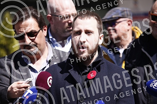 The press conference of the Let's Go People coalition on the occasion of the repeat elections for members of the Belgrade City Assembly at four polling stations was held in front of the Belgrade City Administration.Konferencija za medije koalicije 