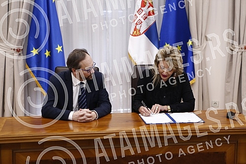 In the Serbian government, the Minister for European Integration, Jadranka Joksimovic, signed a Trust Agreement by which the EU grants Serbia almost 12 million euros to finance activities in the fight against the corona virus pandemic.U vladi Srbij