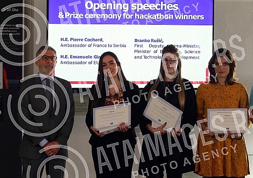 The First French-Serbian Innovation Forum, organized by the French Embassy in Serbia, the French Institute in Serbia and the Tempus Foundation, has started at the Museum of Science and Technology.U Muzeju nauke i tehnike je poceo Prvi francusko-srp