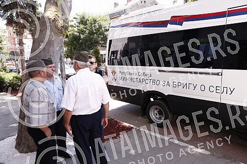 The Minister for Rural Care, Milan Krkobabic, visited Lebane, where after a short meeting with the management of the Municipality, he started driving a minibus for the transport of the rural population, which was purchased with the funds of the Minis