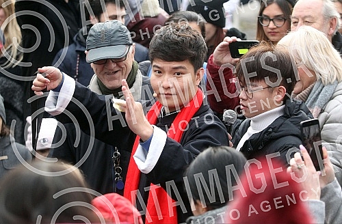 The performance of a Chinese art troupe in Kalemegdan as part of the Chinese New Year Fair.Nastup kineske umetnicke trupe na Kalemegdanu u sklopu kineskog novogodisnjeg vasara .