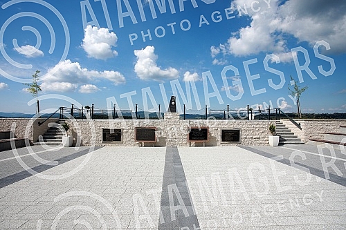 Deputy Prime Minister and Minister of Defense Nebojsa Stefanovic and Minister of Defense of the United Kingdom of Great Britain and Northern Ireland Ben Wallace visited the memorial of the Halliard Mission in Pranjani, near Gornji Milanovac.Potpred