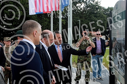 Deputy Prime Minister and Minister of Defense Nebojsa Stefanovic and Minister of Defense of the United Kingdom of Great Britain and Northern Ireland Ben Wallace visited the memorial of the Halliard Mission in Pranjani, near Gornji Milanovac.Potpred