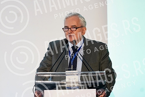 The 11th Conference of the Serbian Medical Diaspora was officially opened at the White Palace.Na Belom dvoru svecano je otvorena 11. Konferencija srpske medicinske dijaspore. 