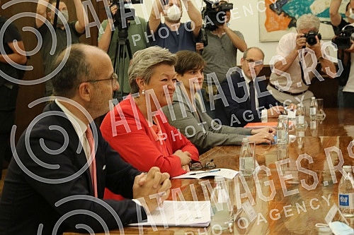 Serbian President Aleksandar Vucic met with EU Commissioner for Internal Affairs and Migration Ylva Johansson.Predsednik Srbije Aleksandar Vucic sastao se sa komesarkom EU za unutrasnje poslove i migracije Ilvom Johanson.