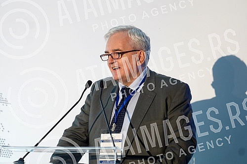 The 11th Conference of the Serbian Medical Diaspora was officially opened at the White Palace.Na Belom dvoru svecano je otvorena 11. Konferencija srpske medicinske dijaspore. 