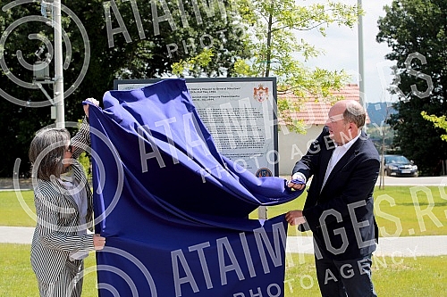 Deputy Prime Minister and Minister of Defense Nebojsa Stefanovic and Minister of Defense of the United Kingdom of Great Britain and Northern Ireland Ben Wallace visited the memorial of the Halliard Mission in Pranjani, near Gornji Milanovac.Potpred