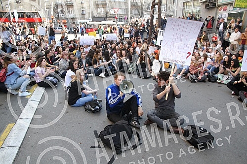 Protest of a part of the opposition outside the building of the Belgrade police in 29th November for being arrested in the RTS building.Protest dela opozicije ispred zgrade beogradske policije u 29 novembra zbog uhapsenih u zgradi RTS.