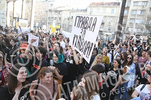 Protest of a part of the opposition outside the building of the Belgrade police in 29th November for being arrested in the RTS building.Protest dela opozicije ispred zgrade beogradske policije u 29 novembra zbog uhapsenih u zgradi RTS.