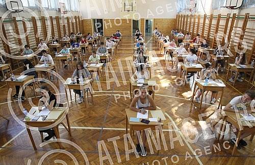 Passing the final exam in mathematics - a small graduation in elementary school Sveti Sava.Polaganje zavrsnog ispita iz matematike - mala matura u Osnovnoj skoli Sveti Sava.