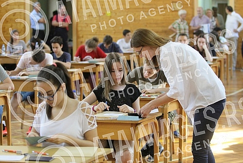 Passing the final exam in mathematics - a small graduation in elementary school Sveti Sava.Polaganje zavrsnog ispita iz matematike - mala matura u Osnovnoj skoli Sveti Sava.
