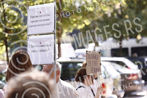 Behind the House of the National Assembly, a press conference was held for the Initiative for Change and the Alliance of Environmental Organizations of Serbia (SEOS) due to the violation of the Law on People's Initiative.Iza Doma Narodne skupstine