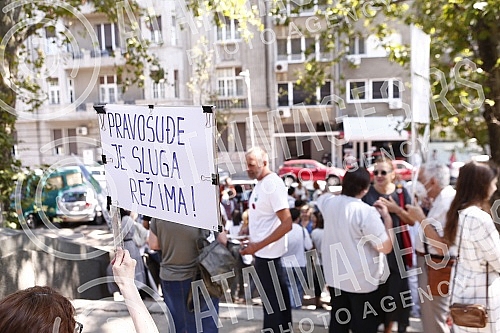 Behind the House of the National Assembly, a press conference was held for the Initiative for Change and the Alliance of Environmental Organizations of Serbia (SEOS) due to the violation of the Law on People's Initiative.Iza Doma Narodne skupstine