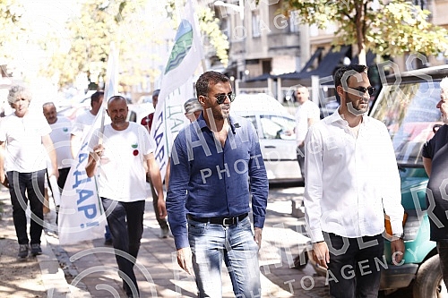 Behind the House of the National Assembly, a press conference was held for the Initiative for Change and the Alliance of Environmental Organizations of Serbia (SEOS) due to the violation of the Law on People's Initiative.Iza Doma Narodne skupstine